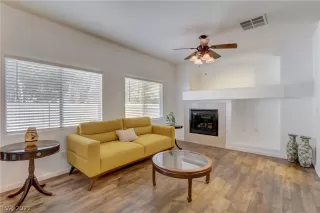 Photo #4: 2411744 Listing