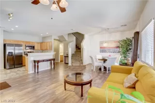 Photo #5: 2411744 Listing