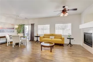 Photo #6: 2411744 Listing