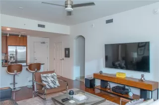 Photo #3: 2411789 Listing 