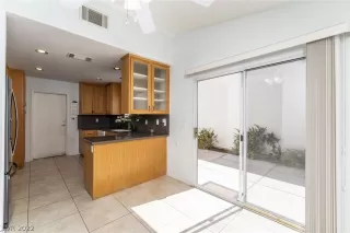 Photo #5: 2411810 Listing