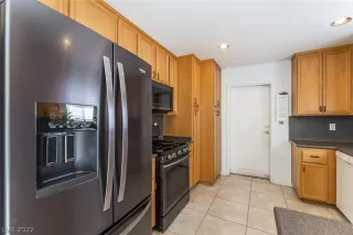 Photo #6: 2411810 Listing