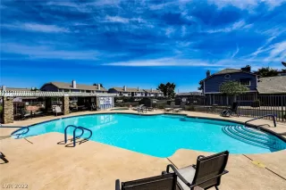 Photo #2: 2411821 Listing