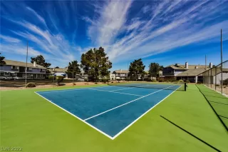 Photo #6: 2411821 Listing