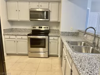 Photo #2: 2411822 Listing 