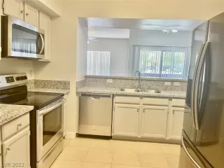 Photo #3: 2411822 Listing 