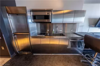 Photo #5: 2411828 Listing 