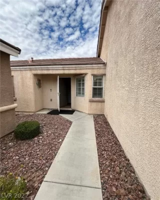 Photo #2: 2411874 Listing