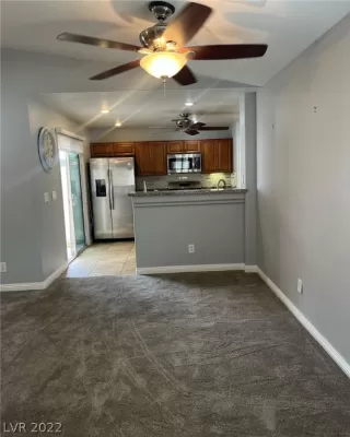 Photo #5: 2411874 Listing