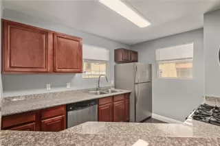 Photo #4: 2411898 Listing