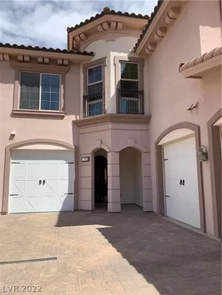 Photo #1: 2411938 Listing 