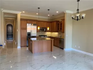 Photo #3: 2411938 Listing 