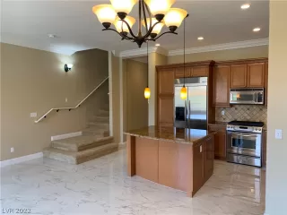 Photo #4: 2411938 Listing 