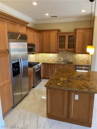 Photo #5: 2411938 Listing 