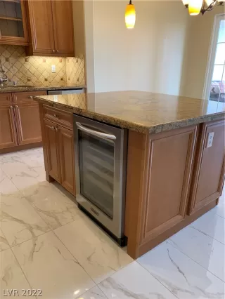 Photo #6: 2411938 Listing 