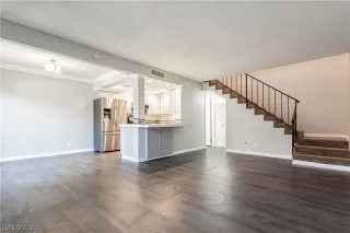 Photo #4: 2411982 Listing 