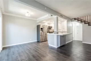 Photo #6: 2411982 Listing 