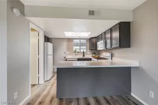 Photo #1: 2411985 Listing