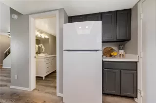 Photo #2: 2411985 Listing