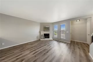 Photo #5: 2411985 Listing