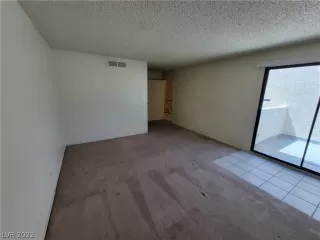 Photo #6: 2411994 Listing 