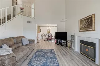 Photo #5: 2412021 Listing 