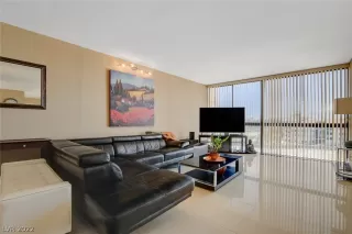 Photo #4: 2412033 Listing