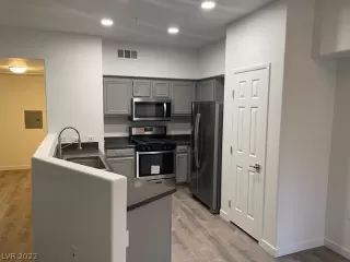 Photo #3: 2412122 Listing 