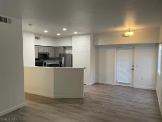 Photo #5: 2412122 Listing 