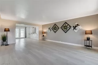 Photo #2: 2412183 Listing 