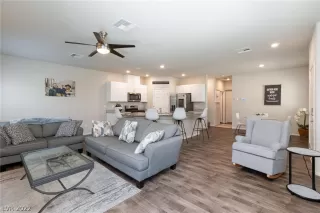 Photo #1: 2412189 Listing 