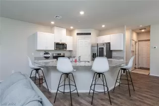 Photo #2: 2412189 Listing 