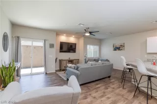 Photo #3: 2412189 Listing 