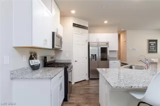 Photo #4: 2412189 Listing 