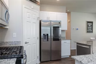 Photo #5: 2412189 Listing 