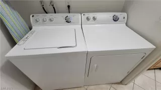 Photo #3: 2412191 Listing