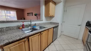 Photo #5: 2412191 Listing