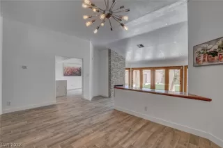 Photo #1: 2412209 Listing 