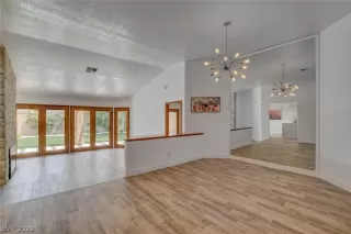 Photo #4: 2412209 Listing 