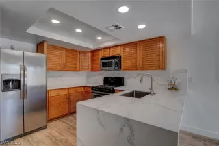 Photo #5: 2412209 Listing 