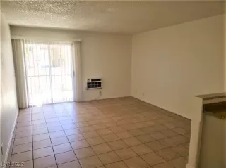 Photo #3: 2412211 Listing