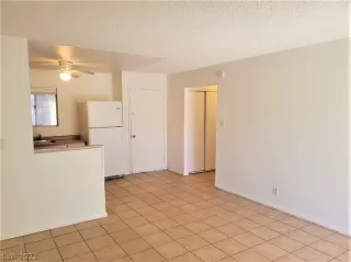 Photo #4: 2412211 Listing