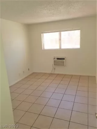 Photo #6: 2412211 Listing