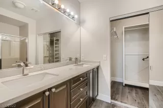 Photo #5: 2412215 Listing 