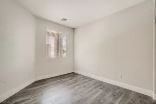 Photo #6: 2412215 Listing 