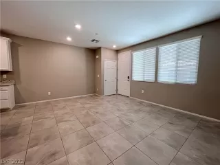 Photo #4: 2412216 Listing 