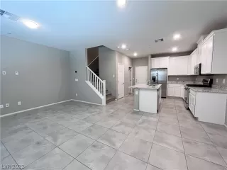 Photo #6: 2412216 Listing 