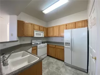 Photo #6: 2412256 Listing 