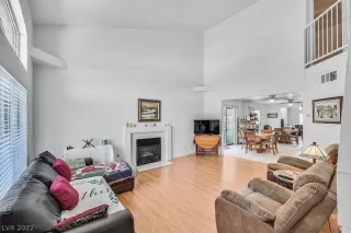 Photo #2: 2412277 Listing