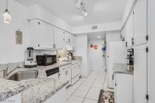 Photo #5: 2412277 Listing